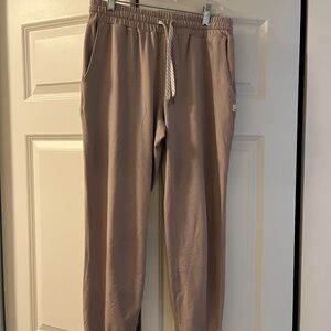 Vuori women’s performance jogger size small, Dogwood Heather